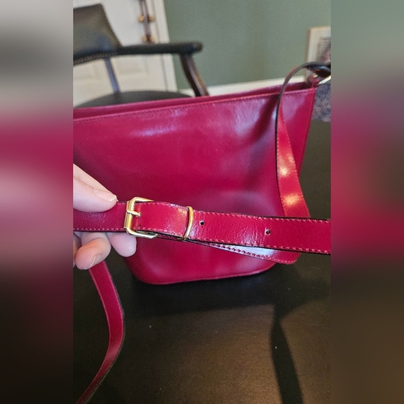 VINTAGE CRISTIAN Italian Cherry Red Genuine Leather shoulder bag. - Picture 6 of 14